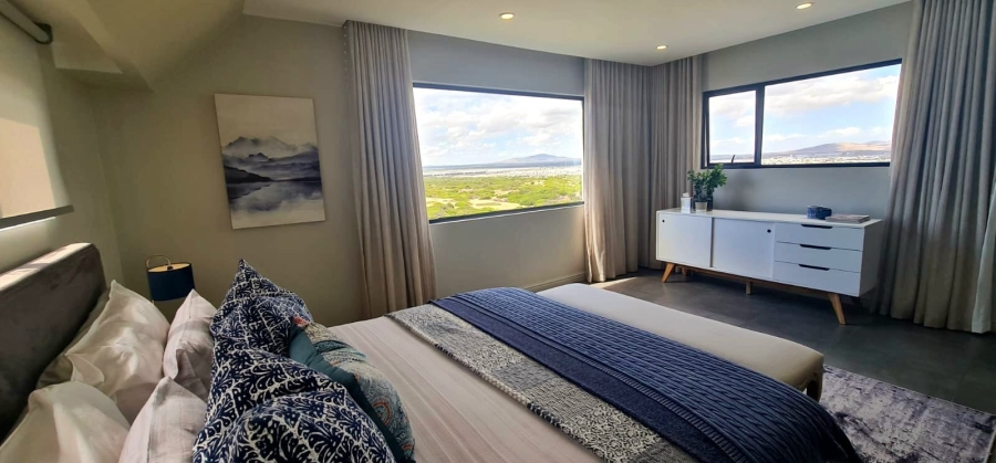 10 Bedroom Property for Sale in Bloubergstrand Western Cape